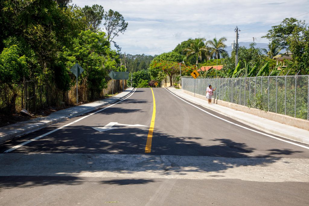 Obra, construida con una inversión superior a RD$362 millones, impulsa el desarrollo social, económico y ecoturístico de comunidades serranas de Santiago
