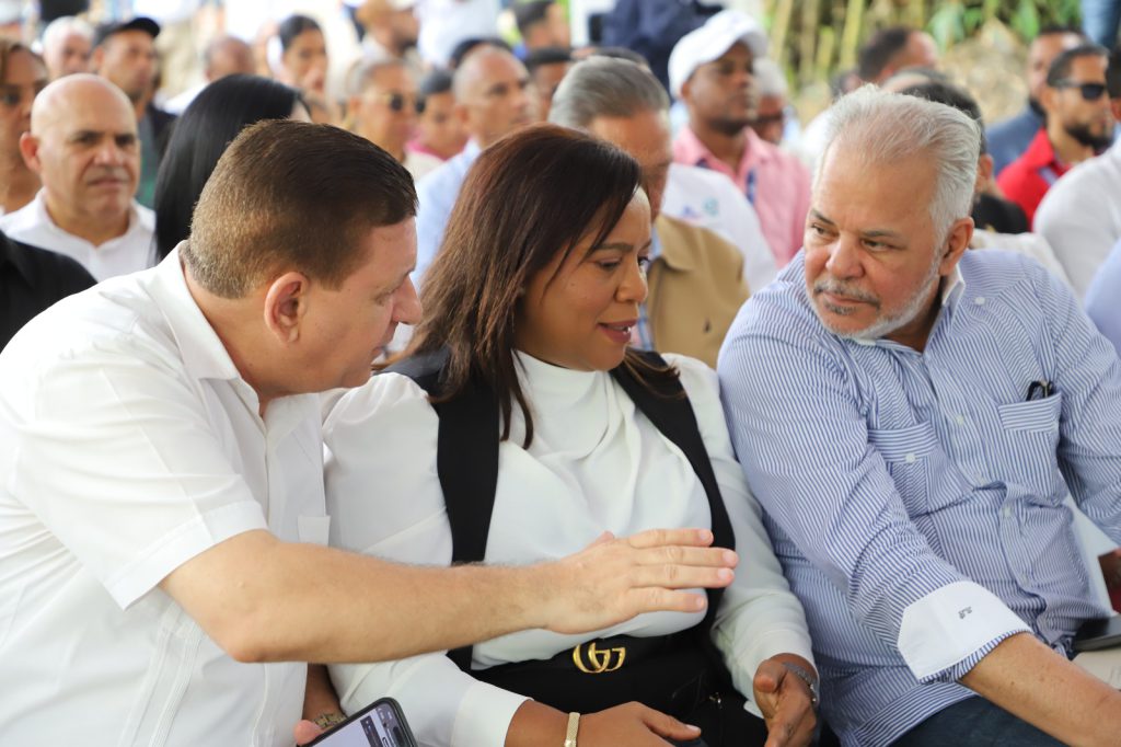 MONSEÑOR NOUEL (R. Dominicana).- La Empresa de Generación Hidroeléctrica Dominicana (EGEHID) puso en servicio la obra de toma del acueducto de Bonao, reconstruida a un costo de RD$ 117,687,914.45.