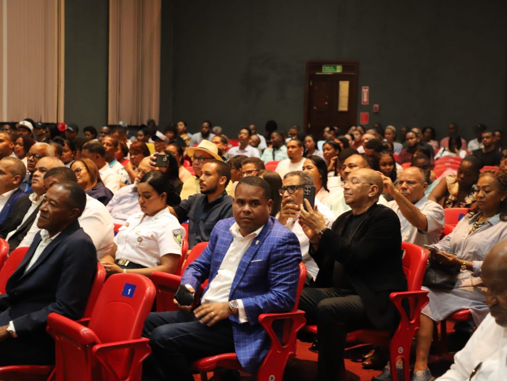 SAN CRISTÓBAL (R. Dominicana).- Los principales sectores económicos, empresariales y comunitarios de San Cristóbal resaltaron que la reconstrucción y ampliación de la carretera Cambita-Los Cacaos, a cargo de la Empresa de Generación Hidroeléctrica Dominicana (EGEHID), convertirá esa zona montañosa de San Cristóbal en un nuevo polo de desarrollo ecoturístico, coincidiendo en la necesidad de un plan estratégico que involucre a las comunidades y garantice la sostenibilidad y la protección del ecosistema.