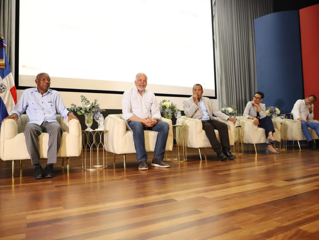 SAN CRISTÓBAL (R. Dominicana).- Los principales sectores económicos, empresariales y comunitarios de San Cristóbal resaltaron que la reconstrucción y ampliación de la carretera Cambita-Los Cacaos, a cargo de la Empresa de Generación Hidroeléctrica Dominicana (EGEHID), convertirá esa zona montañosa de San Cristóbal en un nuevo polo de desarrollo ecoturístico, coincidiendo en la necesidad de un plan estratégico que involucre a las comunidades y garantice la sostenibilidad y la protección del ecosistema.