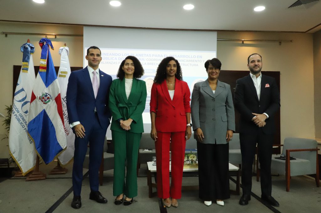 SANTO DOMINGO (R. Dominicana).- La presidenta del Consejo de Administración de la Empresa de Generación Hidroeléctrica Dominicana (EGEGID), doctora Rosa Ysabel Ruiz, consideró las alianzas público-privadas como una herramienta estratégica para la realización de proyectos de gran envergadura, como los que impulsa la institución.
