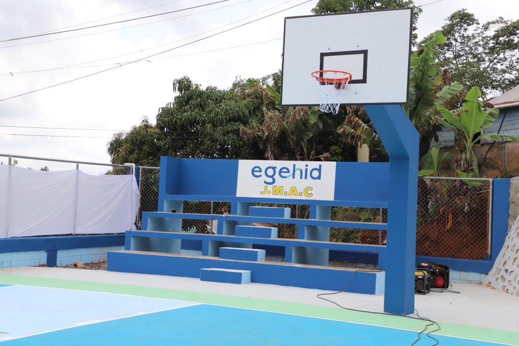 SAN JUAN (R. Dominicana).- Con la finalidad de promover el deporte y la recreación sana entre las comunidades, la Empresa de Generación Hidroeléctrica Dominicana (EGEHID) dejó inaugurada una cancha de baloncesto y voleibol en la comunidad de Los Montacitos, distrito municipal de Arroyo Cano, en San Juan.