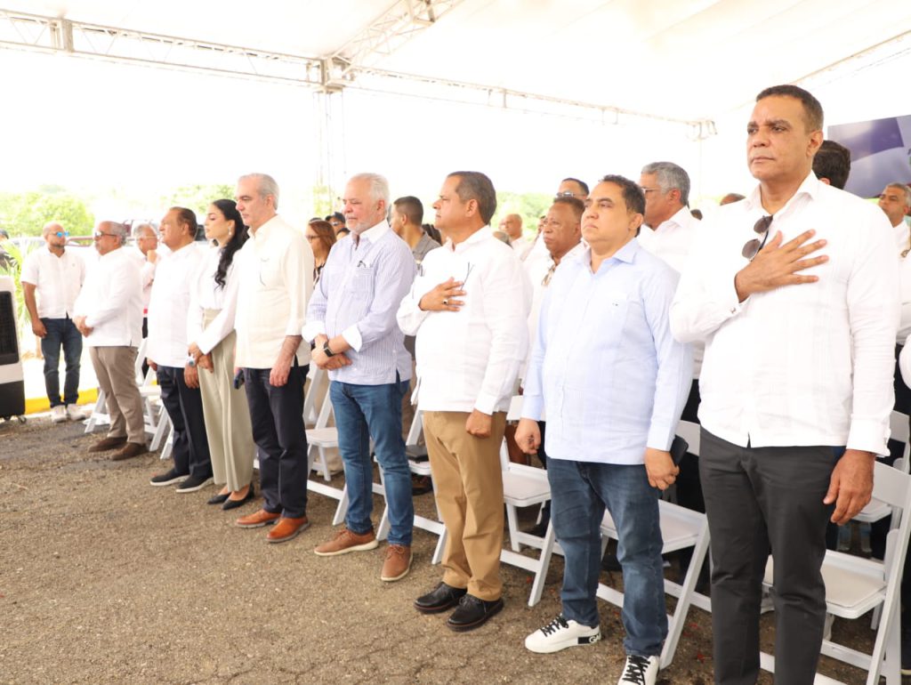 SANTIAGO RODRIGUEZ (R. Dominicana).- El presidente Luis Abinader encabezó la inauguración de la primera etapa de la carretera Cruce de los Quemados, en San Ignacio de Sabaneta, rehabilitada por la Empresa de Generación Hidroeléctrica Dominicana (EGEHID) con una inversión de RD$ 199,359,100.34.