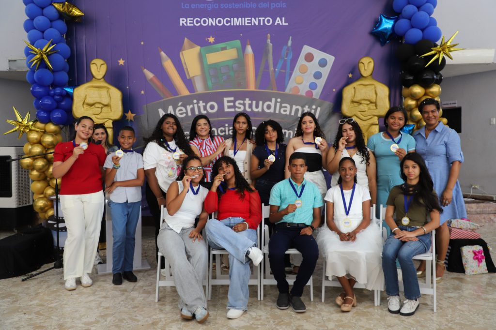 SANTO DOMINGO (R. Dominicana).- En un ambiente familiar y de celebración, la Empresa de Generación Hidroeléctrica Dominicana (EGEHID) reconoció a 246 hijos de colaboradores que obtuvieron mérito estudiantil y la excelencia académica en el año escolar 2025-2026.