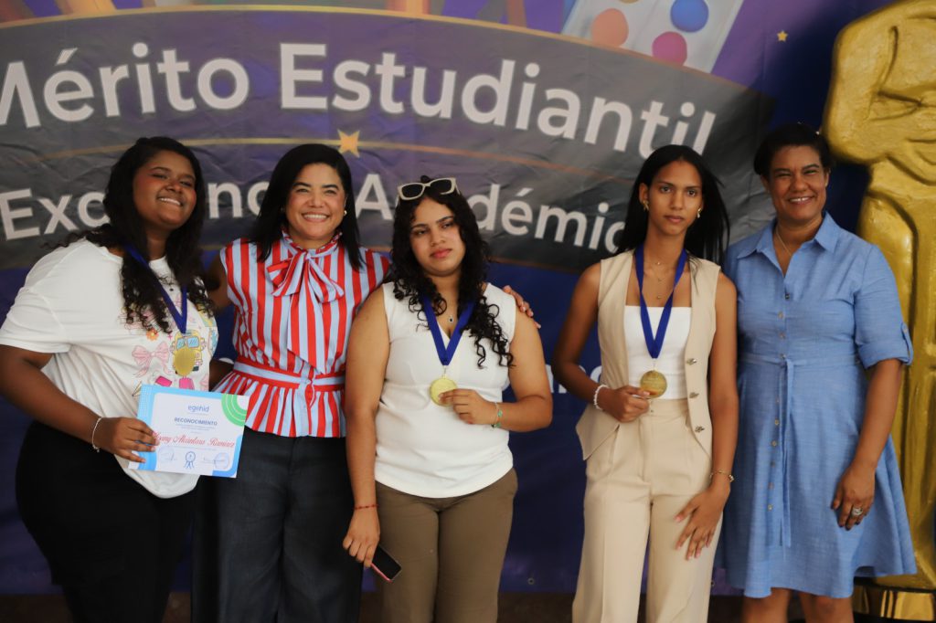 SANTO DOMINGO (R. Dominicana).- En un ambiente familiar y de celebración, la Empresa de Generación Hidroeléctrica Dominicana (EGEHID) reconoció a 246 hijos de colaboradores que obtuvieron mérito estudiantil y la excelencia académica en el año escolar 2025-2026.