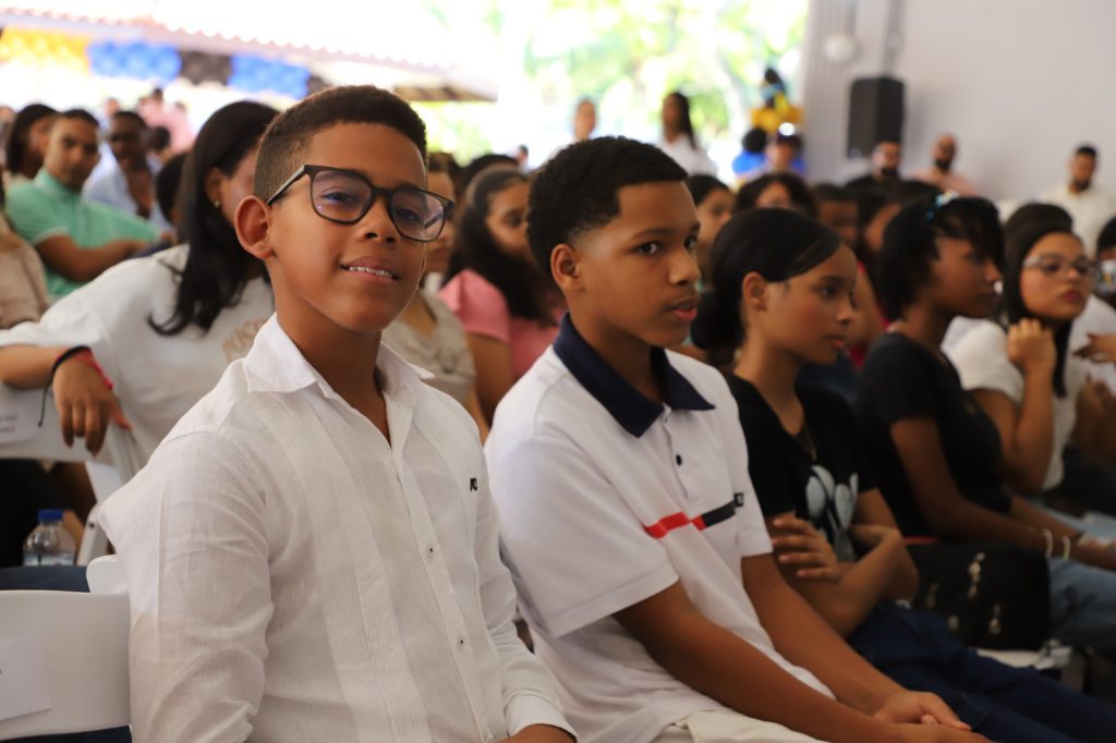 SANTO DOMINGO (R. Dominicana).- En un ambiente familiar y de celebración, la Empresa de Generación Hidroeléctrica Dominicana (EGEHID) reconoció a 246 hijos de colaboradores que obtuvieron mérito estudiantil y la excelencia académica en el año escolar 2025-2026.