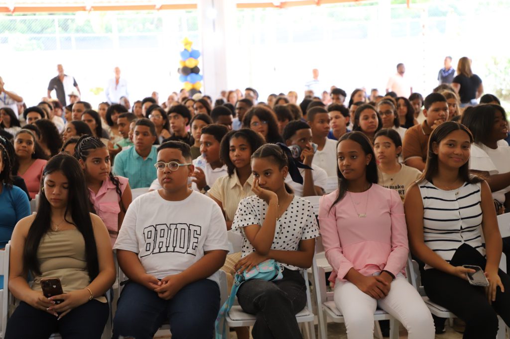 SANTO DOMINGO (R. Dominicana).- En un ambiente familiar y de celebración, la Empresa de Generación Hidroeléctrica Dominicana (EGEHID) reconoció a 246 hijos de colaboradores que obtuvieron mérito estudiantil y la excelencia académica en el año escolar 2025-2026.