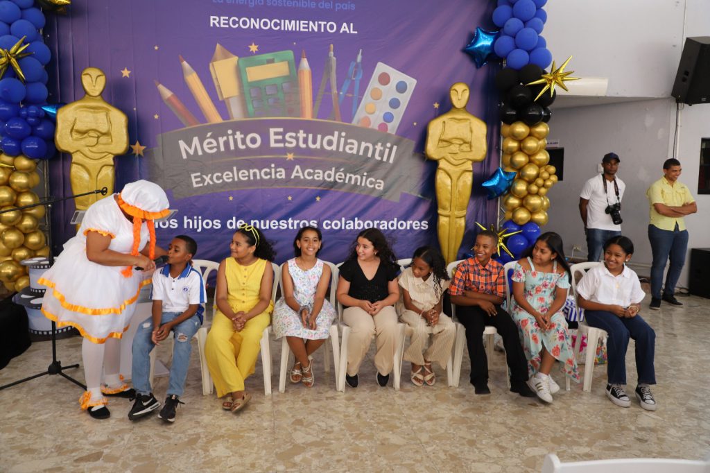 SANTO DOMINGO (R. Dominicana).- En un ambiente familiar y de celebración, la Empresa de Generación Hidroeléctrica Dominicana (EGEHID) reconoció a 246 hijos de colaboradores que obtuvieron mérito estudiantil y la excelencia académica en el año escolar 2025-2026.