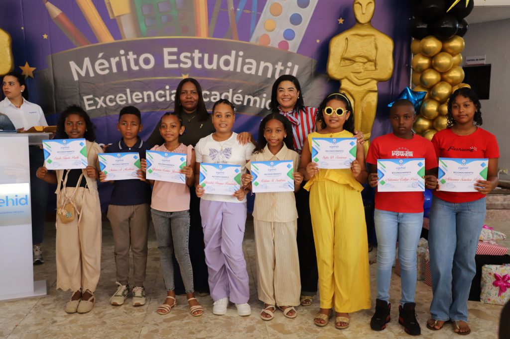 SANTO DOMINGO (R. Dominicana).- En un ambiente familiar y de celebración, la Empresa de Generación Hidroeléctrica Dominicana (EGEHID) reconoció a 246 hijos de colaboradores que obtuvieron mérito estudiantil y la excelencia académica en el año escolar 2025-2026.