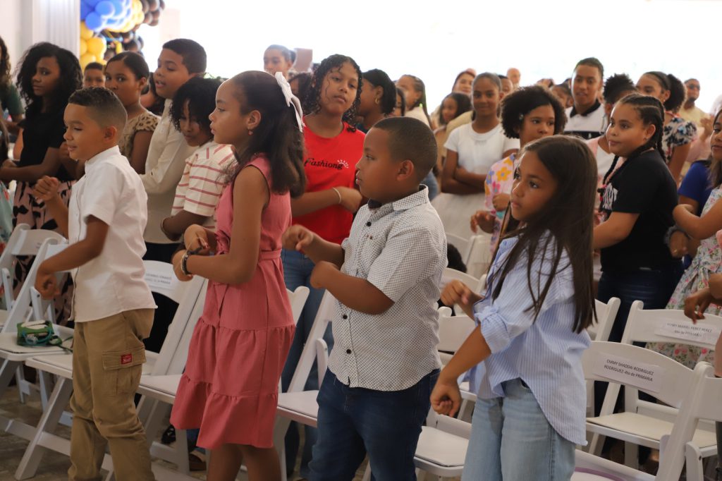 SANTO DOMINGO (R. Dominicana).- En un ambiente familiar y de celebración, la Empresa de Generación Hidroeléctrica Dominicana (EGEHID) reconoció a 246 hijos de colaboradores que obtuvieron mérito estudiantil y la excelencia académica en el año escolar 2025-2026.