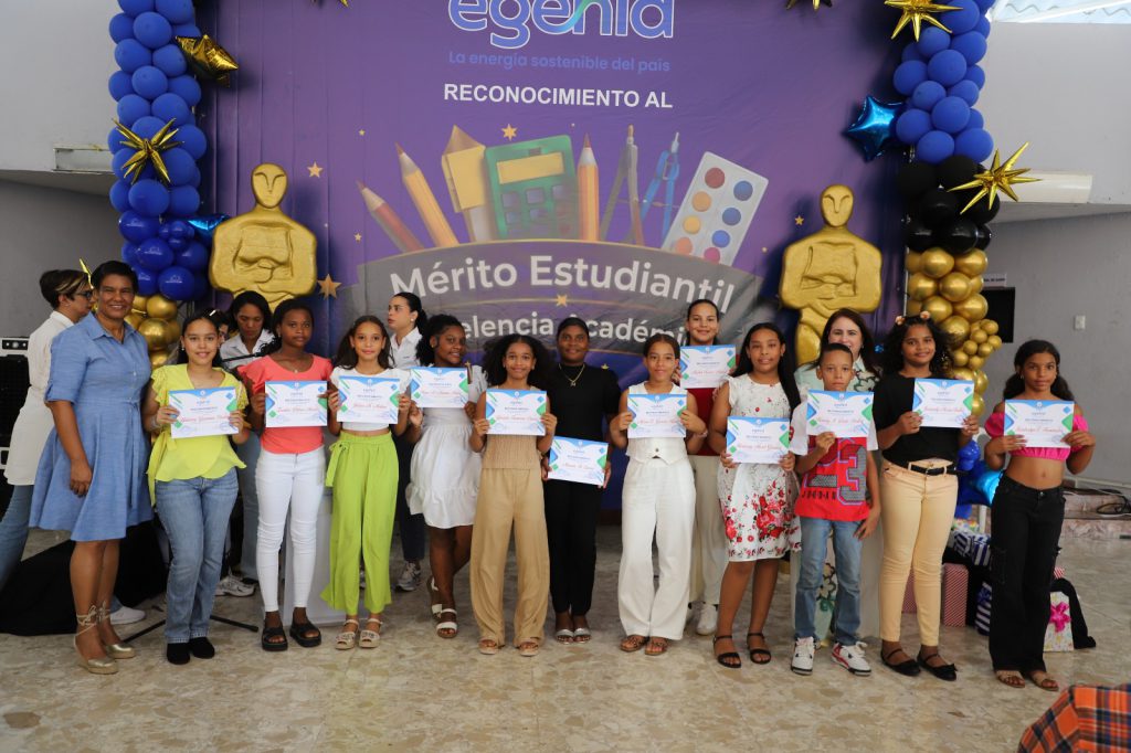 SANTO DOMINGO (R. Dominicana).- En un ambiente familiar y de celebración, la Empresa de Generación Hidroeléctrica Dominicana (EGEHID) reconoció a 246 hijos de colaboradores que obtuvieron mérito estudiantil y la excelencia académica en el año escolar 2025-2026.