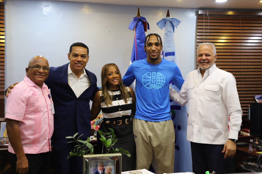Administrador de EGEHID recibe la visita de Jassel Pérez durante un encuentro institucional