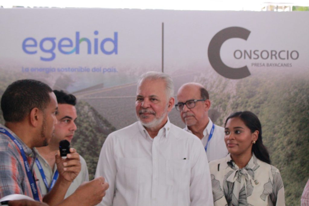 LA VEGA (R. Dominicana).- La Empresa de Generación Hidroeléctrica Dominicana (EGEHID) participa en la trigésima versión de la feria Expo Vega Real 2026, en la que expone sobre la cuantiosa inversión en infraestructura que desarrolla en esta provincia, incluyendo la construcción de la presa de Guaigüí y múltiples obras viales.