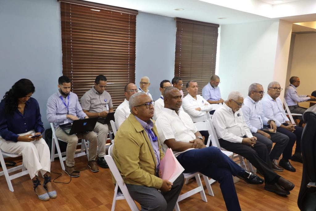 Santo Domingo– El Comité de Operación de Presas y Embalses (COPRE) realizó su reunión semanal de seguimiento a la disponibilidad y distribución de agua en los embalses para sus diferentes usos y para tomar decisiones conforme a los pronósticos climatológicos, en un ejercicio de coordinación interinstitucional orientado a garantizar una adecuada gestión del recurso ante la reducción de las precipitaciones.