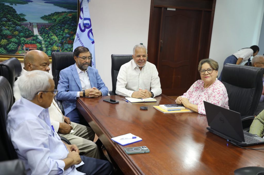 Santo Domingo– El Comité de Operación de Presas y Embalses (COPRE) realizó su reunión semanal de seguimiento a la disponibilidad y distribución de agua en los embalses para sus diferentes usos y para tomar decisiones conforme a los pronósticos climatológicos, en un ejercicio de coordinación interinstitucional orientado a garantizar una adecuada gestión del recurso ante la reducción de las precipitaciones.