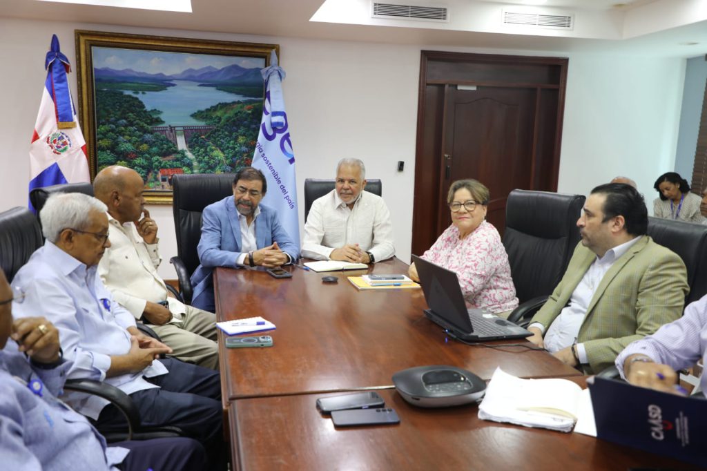 Santo Domingo– El Comité de Operación de Presas y Embalses (COPRE) realizó su reunión semanal de seguimiento a la disponibilidad y distribución de agua en los embalses para sus diferentes usos y para tomar decisiones conforme a los pronósticos climatológicos, en un ejercicio de coordinación interinstitucional orientado a garantizar una adecuada gestión del recurso ante la reducción de las precipitaciones.