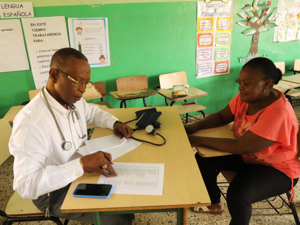 VILLA ALTAGRACIA (San Cristóbal).- La Empresa de Generación Hidroeléctrica Dominicana (EGEHID) realizó un operativo médico dirigido a residentes de la comunidad Kilómetro 59, del distrito municipal de San José del Puerto, en Villa Altagracia, provincia de San Cristóbal.