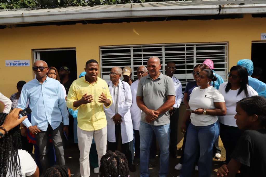 VILLA ALTAGRACIA (San Cristóbal).- La Empresa de Generación Hidroeléctrica Dominicana (EGEHID) realizó un operativo médico dirigido a residentes de la comunidad Kilómetro 59, del distrito municipal de San José del Puerto, en Villa Altagracia, provincia de San Cristóbal.