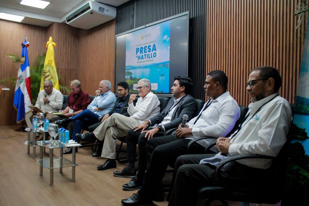 SÁNCHEZ RAMÍREZ (R. Dominicana).- “Tomar agua nos da vida, pero tomar conciencia nos dará agua”. Con esta reflexión el administrador de la Empresa de Generación Hidroeléctrica Dominicana (EGEHID), ingeniero Rafael Salazar, llamó a fortalecer la protección de las cuencas hidrográficas que alimentan la presa de Hatillo, dada la importancia estratégica para el desarrollo de la provincia de Sánchez Ramírez