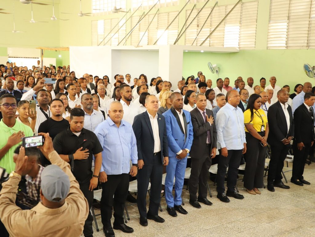 SAN CRISTÓBAL (R. Dominicana).- El administrador general de la Empresa de Generación Hidroeléctrica Dominicana (EGEHID), ingeniero Rafael Salazar, acompañó el inicio del año escolar 2026-2027 en el Politécnico Ana Lilliams Miranda, en Yaguate, San Cristóbal, en un acto organizado por el Ministerio de Educación a través de la Regional 04 y el Distrito Educativo 05.