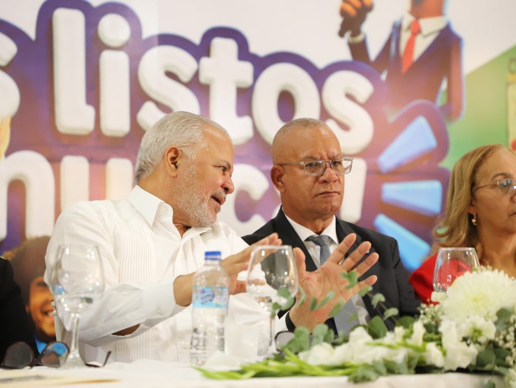 SAN CRISTÓBAL (R. Dominicana).- El administrador general de la Empresa de Generación Hidroeléctrica Dominicana (EGEHID), ingeniero Rafael Salazar, acompañó el inicio del año escolar 2026-2027 en el Politécnico Ana Lilliams Miranda, en Yaguate, San Cristóbal, en un acto organizado por el Ministerio de Educación a través de la Regional 04 y el Distrito Educativo 05.