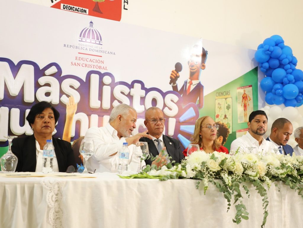 SAN CRISTÓBAL (R. Dominicana).- El administrador general de la Empresa de Generación Hidroeléctrica Dominicana (EGEHID), ingeniero Rafael Salazar, acompañó el inicio del año escolar 2026-2027 en el Politécnico Ana Lilliams Miranda, en Yaguate, San Cristóbal, en un acto organizado por el Ministerio de Educación a través de la Regional 04 y el Distrito Educativo 05.