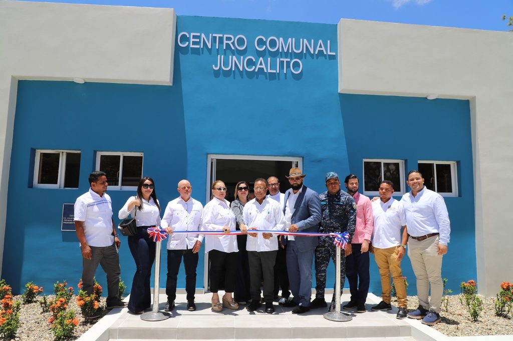 SANTIAGO (R. Dominicana).- La Empresa de Generación Hidroeléctrica Dominicana (EGEHID) inauguró un moderno centro comunal en el distrito municipal de Juncalito, del municipio de Jánico, en Santiago, en el que la comunidad podrá desarrollar sus actividades socioculturales.