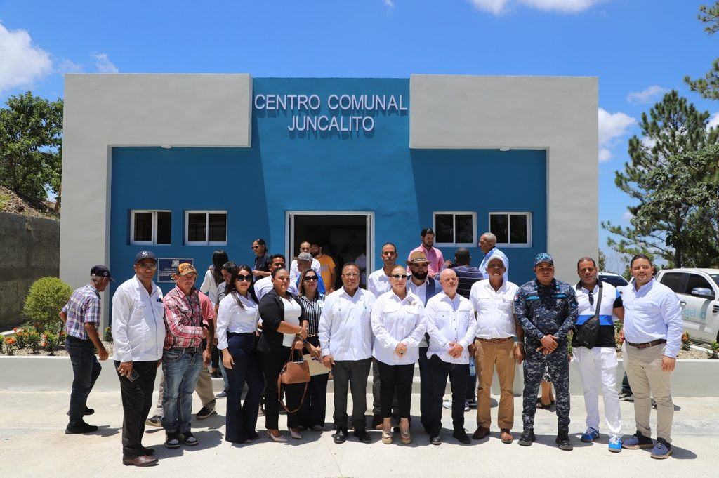 SANTIAGO (R. Dominicana).- La Empresa de Generación Hidroeléctrica Dominicana (EGEHID) inauguró un moderno centro comunal en el distrito municipal de Juncalito, del municipio de Jánico, en Santiago, en el que la comunidad podrá desarrollar sus actividades socioculturales.