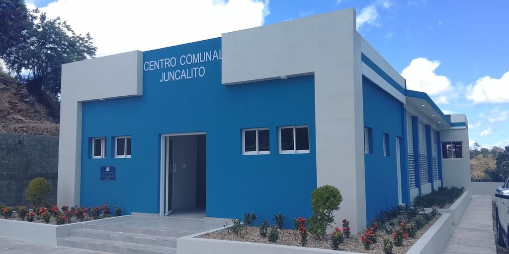 SANTIAGO (R. Dominicana).- La Empresa de Generación Hidroeléctrica Dominicana (EGEHID) inauguró un moderno centro comunal en el distrito municipal de Juncalito, del municipio de Jánico, en Santiago, en el que la comunidad podrá desarrollar sus actividades socioculturales.