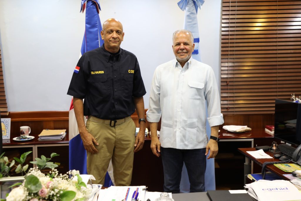 SANTO DOMINGO (R. Dominicana).- El administrador general de la Empresa de Generación Hidroeléctrica Dominicana (EGEHID), ingeniero Rafel Salazar, recibió al director del Centro de Operaciones de Emergencias (COE), Edwin Olivares, con quien conversó sobre diversos temas relacionados a la temporada ciclónica, los efectos del fenómeno El Niño y la importancia de robustecer la coordinación interinstitucional.