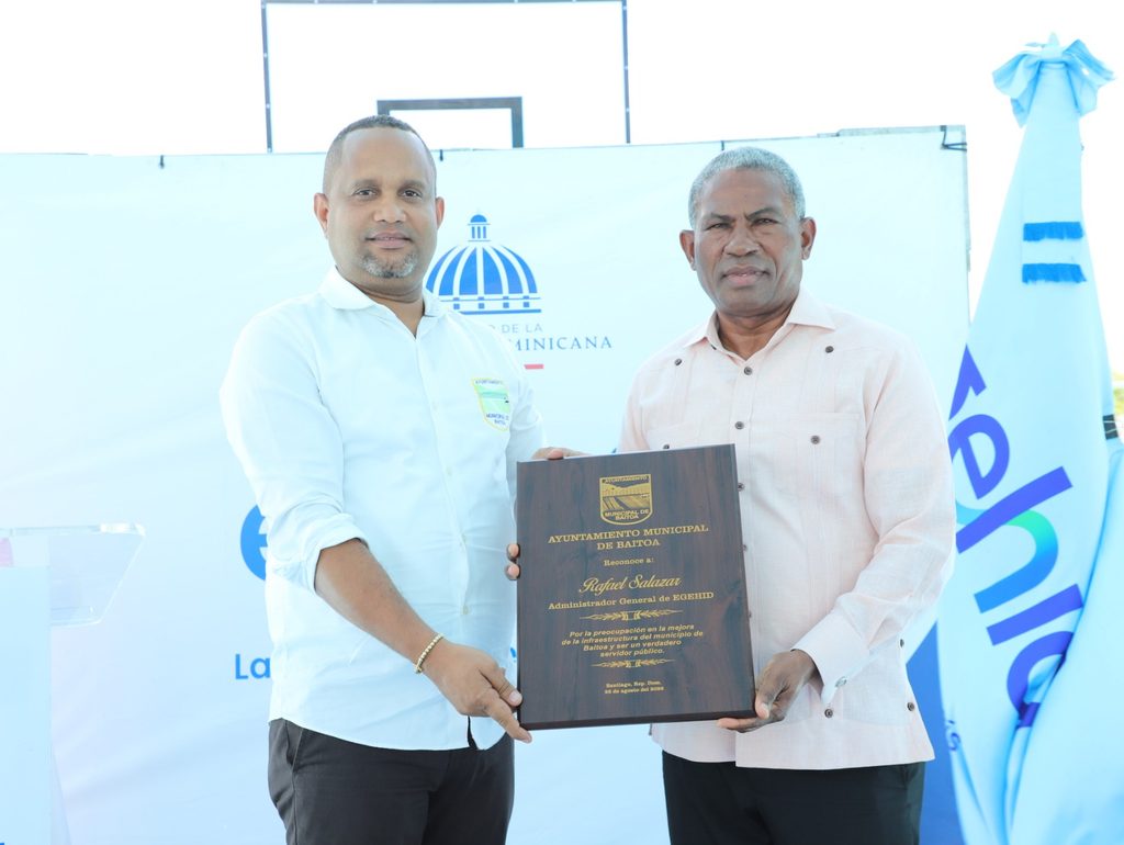 SANTIAGO (R. Dominicana).- La Empresa de Generación Hidroeléctrica Dominicana (EGEHID) dejó inaugurada una cancha mixta de baloncesto y voleibol, así como un mirador recreativo en el municipio de Baitoa, en Santiago, como parte del compromiso social de contribuir en el desarrollo de comunidades cercanas a los complejos hidroeléctricos.