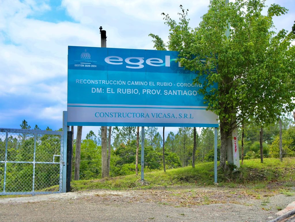 El presidente de la República, Luis Abinader, valoró el trabajo de la Empresa de Generación Hidroeléctrica Dominicana (EGEHID) en las provincias donde están ubicados los complejos hidroeléctricos, orientado a mejorar la calidad de vida de la gente mediante el desarrollo de infraestructura vial y otras obras sociales.