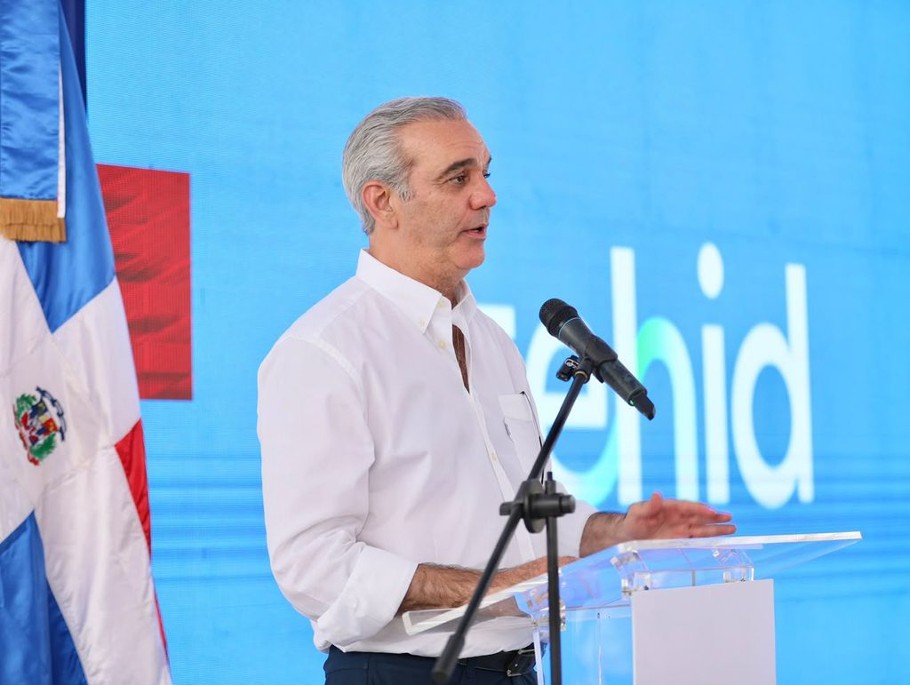 El presidente de la República, Luis Abinader, valoró el trabajo de la Empresa de Generación Hidroeléctrica Dominicana (EGEHID) en las provincias donde están ubicados los complejos hidroeléctricos, orientado a mejorar la calidad de vida de la gente mediante el desarrollo de infraestructura vial y otras obras sociales.