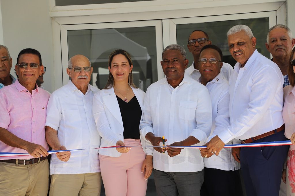 VALVERDE (R. Dominicana).- La Empresa de Generación Hidroeléctrica Dominicana (EGEHID) inauguró una funeraria en el municipio de Laguna Salada, provincia de Valverde, construida con una inversión de RD$ 12,393,036.72.