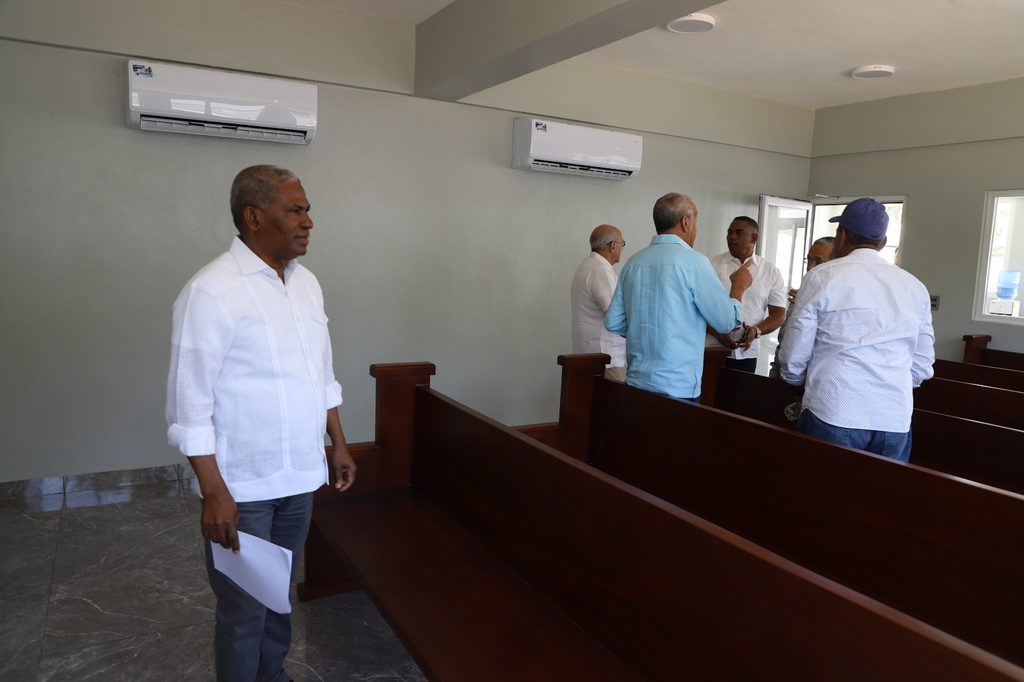 VALVERDE (R. Dominicana).- La Empresa de Generación Hidroeléctrica Dominicana (EGEHID) inauguró una funeraria en el municipio de Laguna Salada, provincia de Valverde, construida con una inversión de RD$ 12,393,036.72.