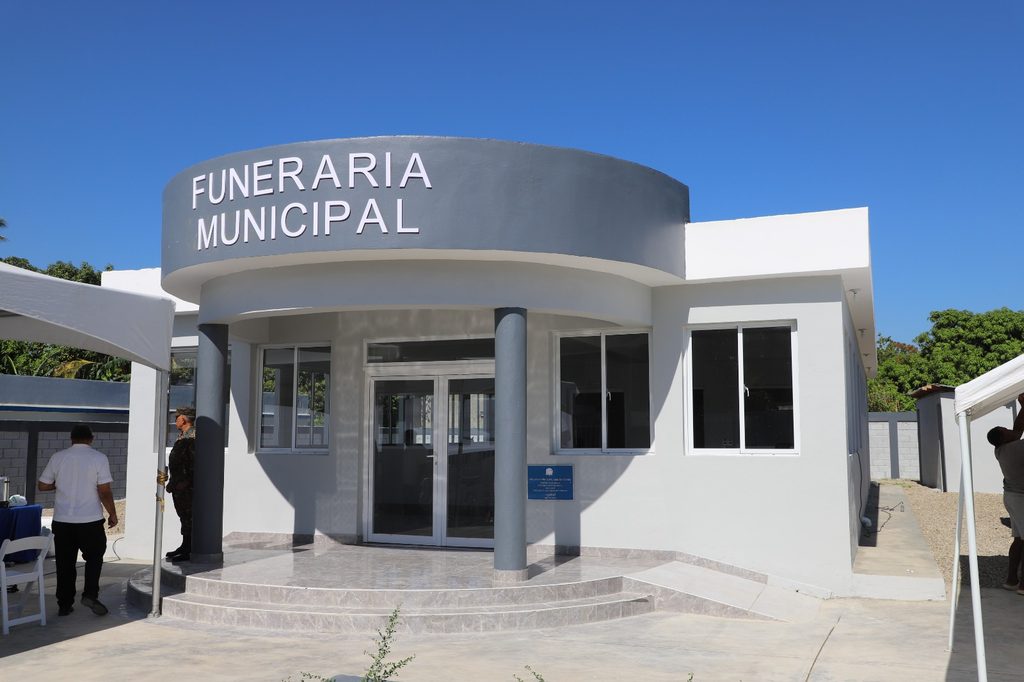 VALVERDE (R. Dominicana).- La Empresa de Generación Hidroeléctrica Dominicana (EGEHID) inauguró una funeraria en el municipio de Laguna Salada, provincia de Valverde, construida con una inversión de RD$ 12,393,036.72.