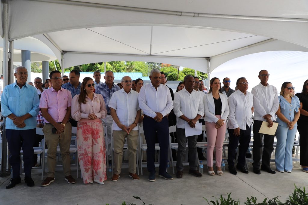 VALVERDE (R. Dominicana).- La Empresa de Generación Hidroeléctrica Dominicana (EGEHID) inauguró una funeraria en el municipio de Laguna Salada, provincia de Valverde, construida con una inversión de RD$ 12,393,036.72.
