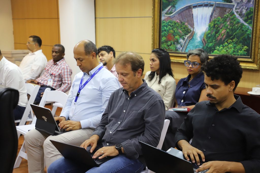 SANTO DOMINGO (R. Dominicana).- La Empresa de Generación Hidroeléctrica Dominicana (EGEHID) y la Agencia Francesa de Desarrollo (AFD) sostuvieron el primer encuentro de trabajo de evaluación de los aspectos técnicos y los estudios relacionados con el proyecto de financiamiento para la rehabilitación, modernización y repotenciación de las centrales hidroeléctricas del país.
