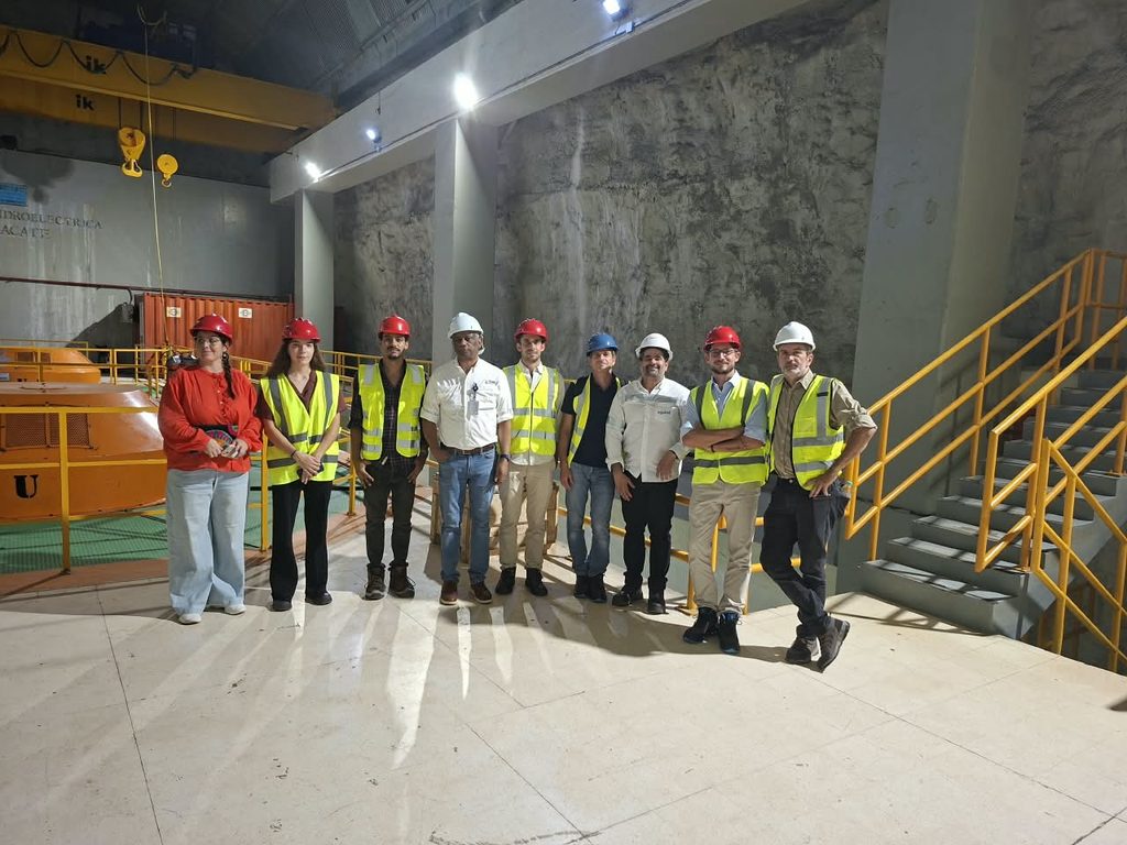 SANTO DOMINGO (R. Dominicana).- Una misión de la Agencia Francesa de Desarrollo (AFD) que se encentra en la República Dominicana visitó las centrales hidroeléctricas de Jigüey y Aguacate, en la cuenca del río Nizao, en el marco del Proyecto De Modernización y Repotenciación de las Centrales Hidroeléctricas del Gobierno dominicano, a través de la Empresa de Generación Hidroeléctrica Dominicana (EGEHID).