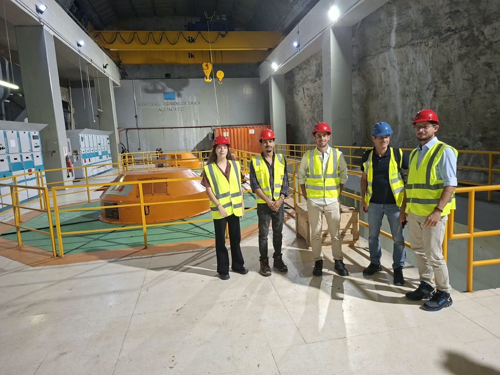 SANTO DOMINGO (R. Dominicana).- Una misión de la Agencia Francesa de Desarrollo (AFD) que se encentra en la República Dominicana visitó las centrales hidroeléctricas de Jigüey y Aguacate, en la cuenca del río Nizao, en el marco del Proyecto De Modernización y Repotenciación de las Centrales Hidroeléctricas del Gobierno dominicano, a través de la Empresa de Generación Hidroeléctrica Dominicana (EGEHID).