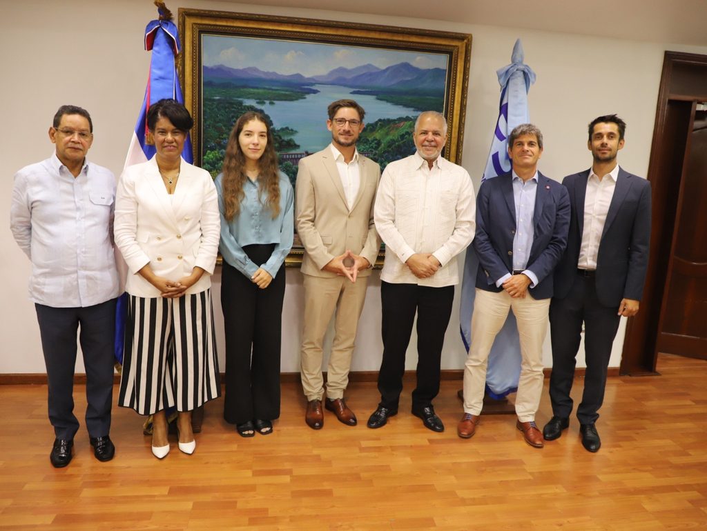 SANTO DOMINGO (R. Dominicana).- La Empresa de Generación Hidroeléctrica Dominicana (EGEHID) despidió a la misión de la Agencia Francesa de Desarrollo (AFD), que visitó el país para realizar un levantamiento técnico en varias centrales hidroeléctricas, como parte del proceso de evaluación para el financiamiento del proyecto de modernización y repotenciación de las hidroeléctricas.