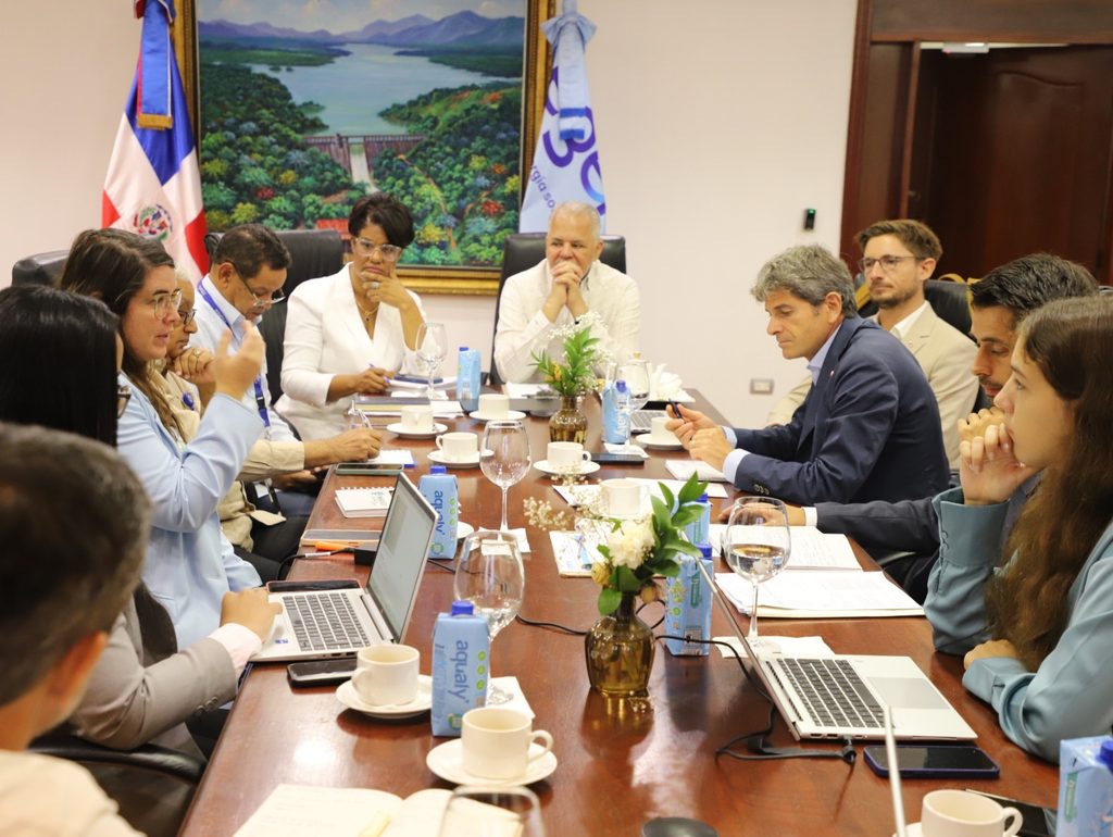 SANTO DOMINGO (R. Dominicana).- La Empresa de Generación Hidroeléctrica Dominicana (EGEHID) despidió a la misión de la Agencia Francesa de Desarrollo (AFD), que visitó el país para realizar un levantamiento técnico en varias centrales hidroeléctricas, como parte del proceso de evaluación para el financiamiento del proyecto de modernización y repotenciación de las hidroeléctricas.