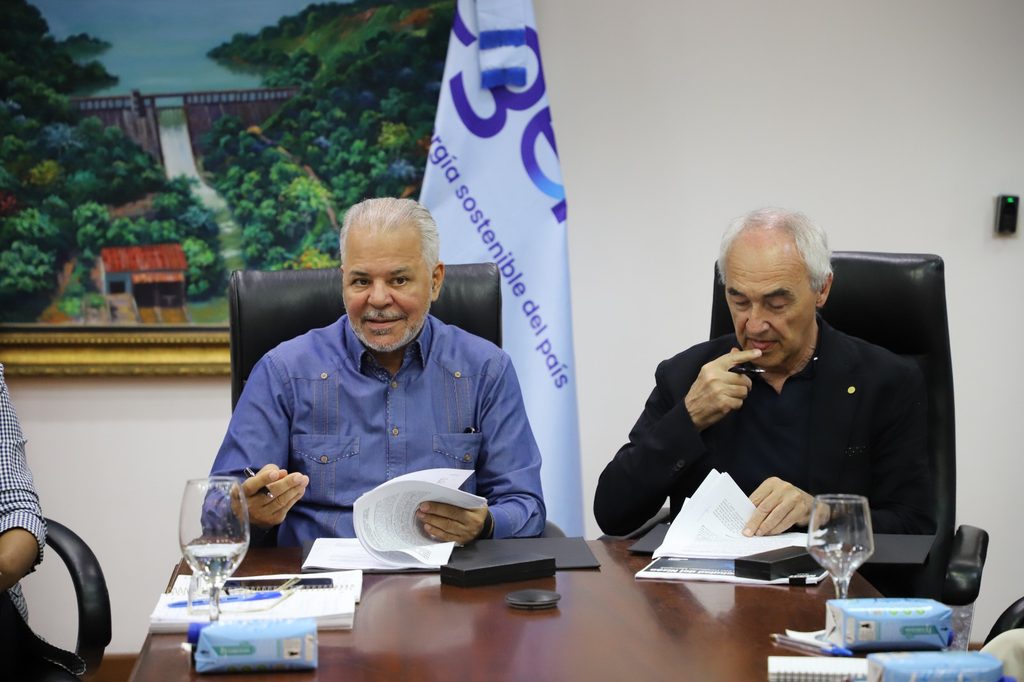 SANTO DOMINGO (R. Dominicana).- La Empresa de Generación Hidroeléctrica Dominicana (EGEHID) suscribió un acuerdo con la Fundación Metrópoli para la formulación de un estudio y plan de estrategia territorial en la cuenca baja del río Nizao.