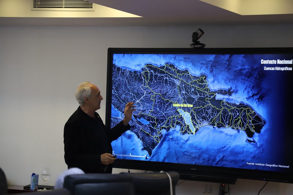 SANTO DOMINGO (R. Dominicana).- La Empresa de Generación Hidroeléctrica Dominicana (EGEHID) suscribió un acuerdo con la Fundación Metrópoli para la formulación de un estudio y plan de estrategia territorial en la cuenca baja del río Nizao.