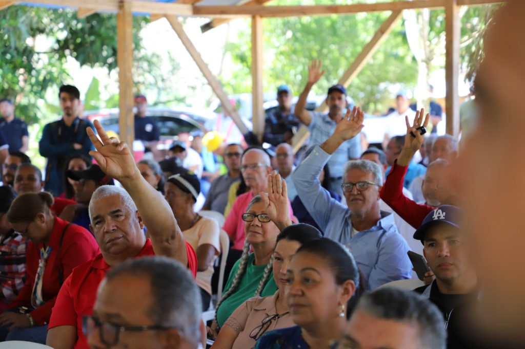 LA VEGA (R. Dominicana).- La Empresa de Generación Hidroeléctrica Dominicana (EGEHID) celebró una jornada de vista pública sobre el Proyecto de Aprovechamiento Múltiple del Río Camú (presa de Guaigüí), en la que participaron representantes de la comunidad, organizaciones ambientalistas, eclesiales y autoridades de La Vega.