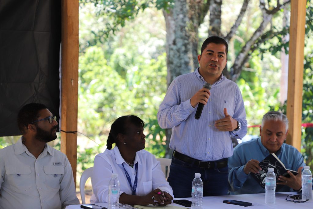 LA VEGA (R. Dominicana).- La Empresa de Generación Hidroeléctrica Dominicana (EGEHID) celebró una jornada de vista pública sobre el Proyecto de Aprovechamiento Múltiple del Río Camú (presa de Guaigüí), en la que participaron representantes de la comunidad, organizaciones ambientalistas, eclesiales y autoridades de La Vega.