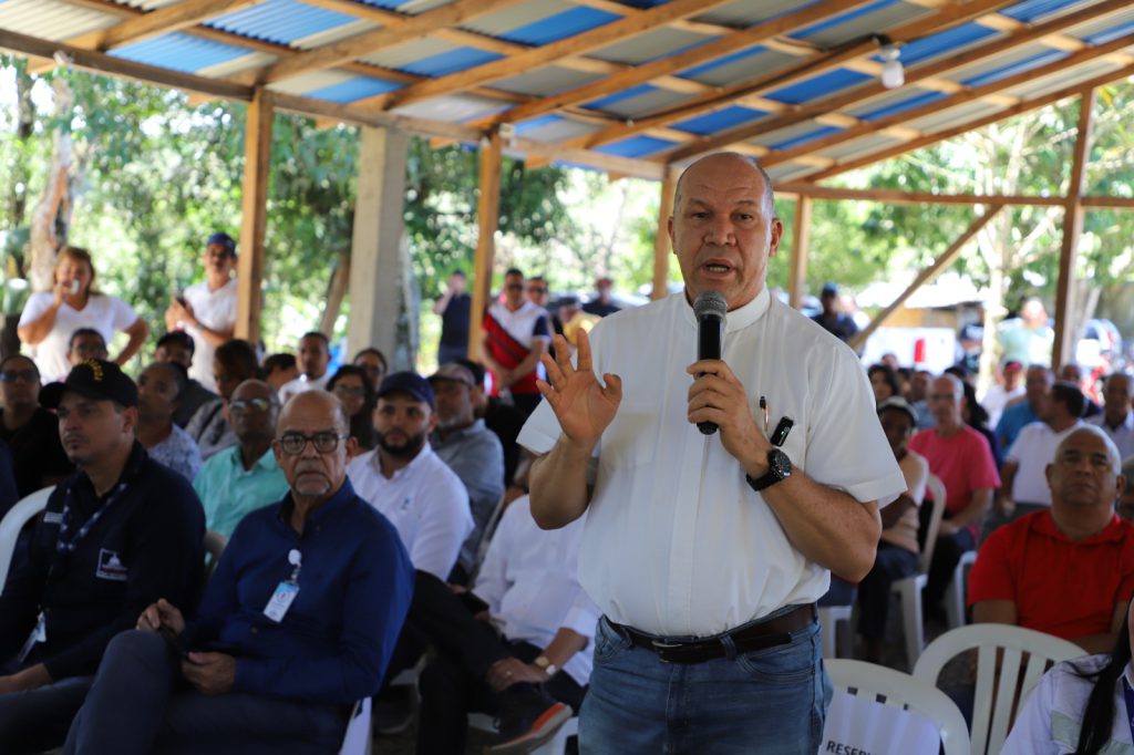 SANTO DOMINGO (R. Dominicana).- Una misión de la Agencia Francesa de Desarrollo (AFD) que se encentra en la República Dominicana visitó las centrales hidroeléctricas de Jigüey y Aguacate, en la cuenca del río Nizao, en el marco del Proyecto De Modernización y Repotenciación de las Centrales Hidroeléctricas del Gobierno dominicano, a través de la Empresa de Generación Hidroeléctrica Dominicana (EGEHID).