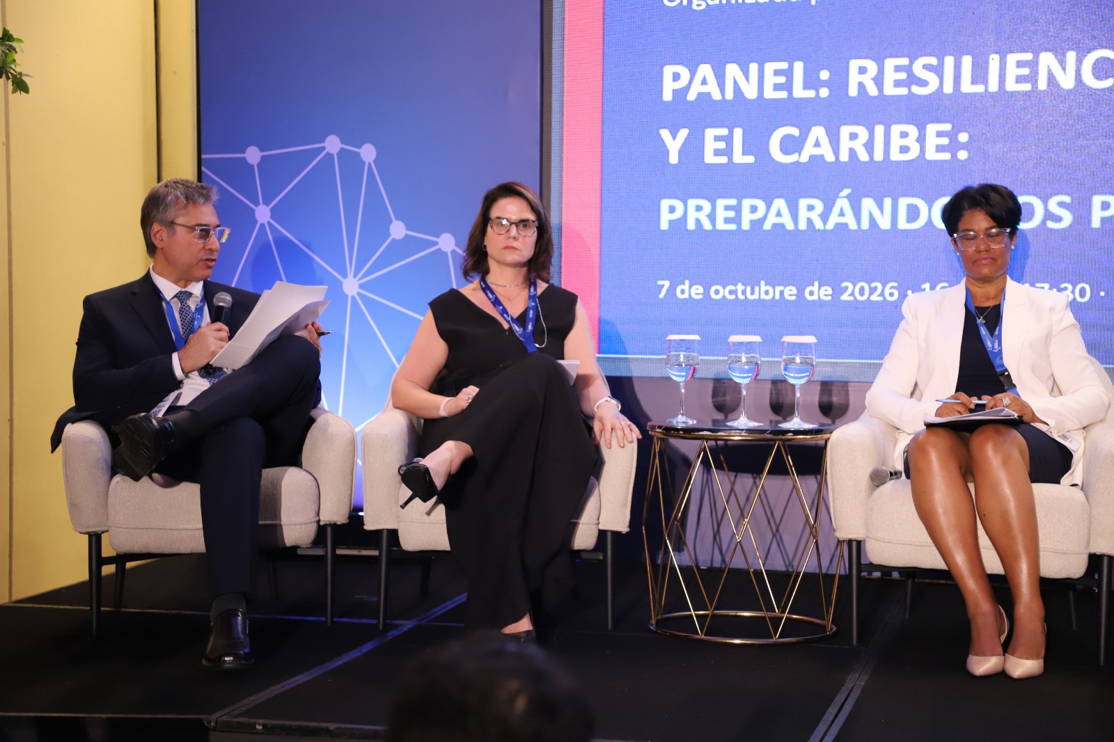 SANTO DOMINGO (R. Dominicana).- La presidenta del Consejo de Administración de la Empresa de Generación Hidroeléctrica Dominicana (EGEHID), doctora Rosa Ysabel Ruiz, propuso fortalecer la resiliencia energética mediante una mayor integración regional, sistemas especializados para evaluar riesgos multidimensionales, marcos regulatorios adaptados a los nuevos desafíos y una planificación que contemple la generación, la flexibilidad y el almacenamiento de energía.