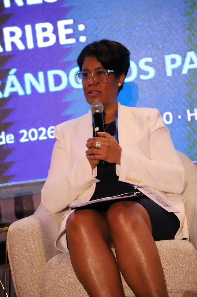 SANTO DOMINGO (R. Dominicana).- La presidenta del Consejo de Administración de la Empresa de Generación Hidroeléctrica Dominicana (EGEHID), doctora Rosa Ysabel Ruiz, propuso fortalecer la resiliencia energética mediante una mayor integración regional, sistemas especializados para evaluar riesgos multidimensionales, marcos regulatorios adaptados a los nuevos desafíos y una planificación que contemple la generación, la flexibilidad y el almacenamiento de energía.