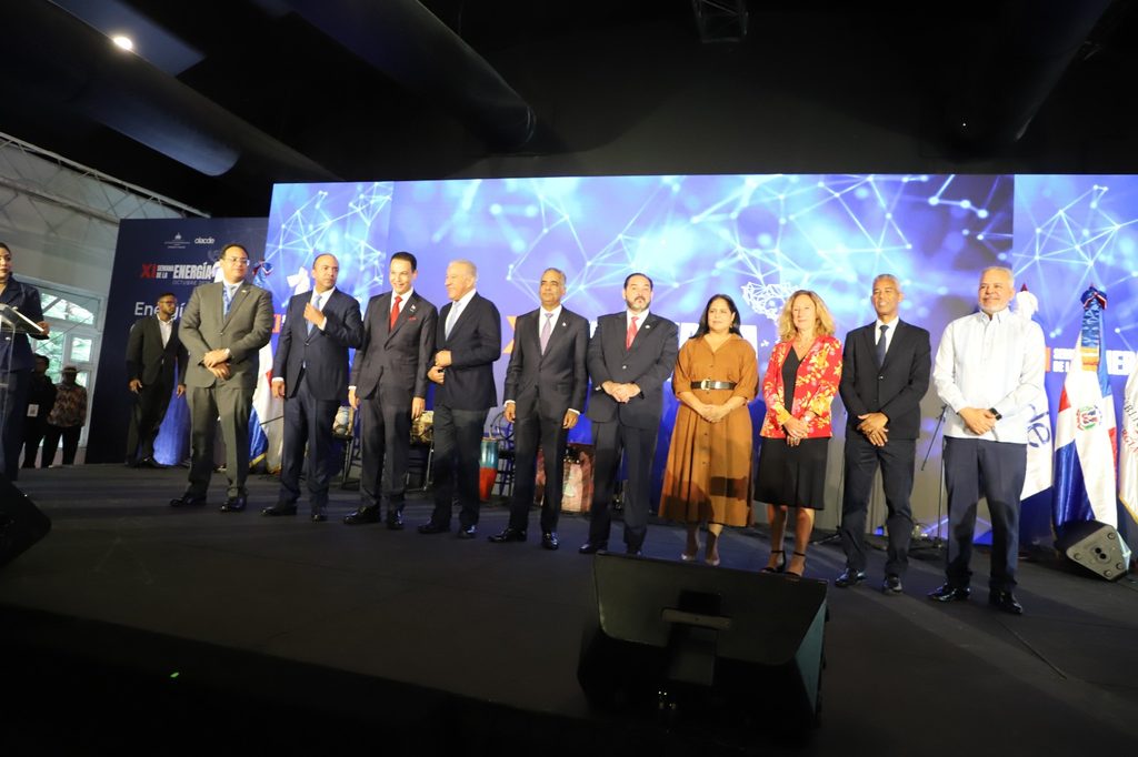 SANTO DOMINGO (R. Dominicana).- El administrador de la Empresa de Generación Hidroeléctrica Dominicana (EGEHID), ingeniero Rafael Salazar, participó de la apertura de la XI Semana de la Energía, realizada por la Organización Latinoamericana y Caribeña de Energía (OLACDE) y el Ministerio de Energía y Minas.